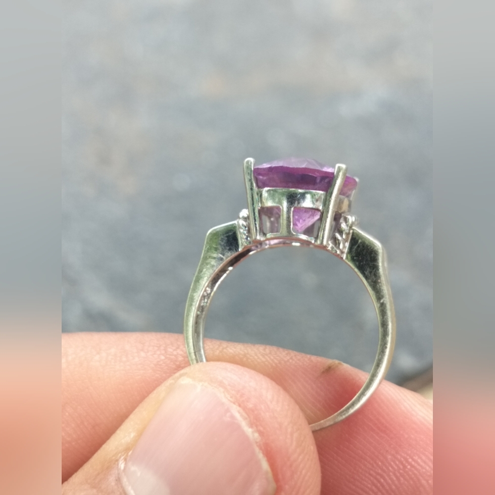 10kt white gold & Purple Gemstone Ring made in china size 6 Weighs 4.3 Grams